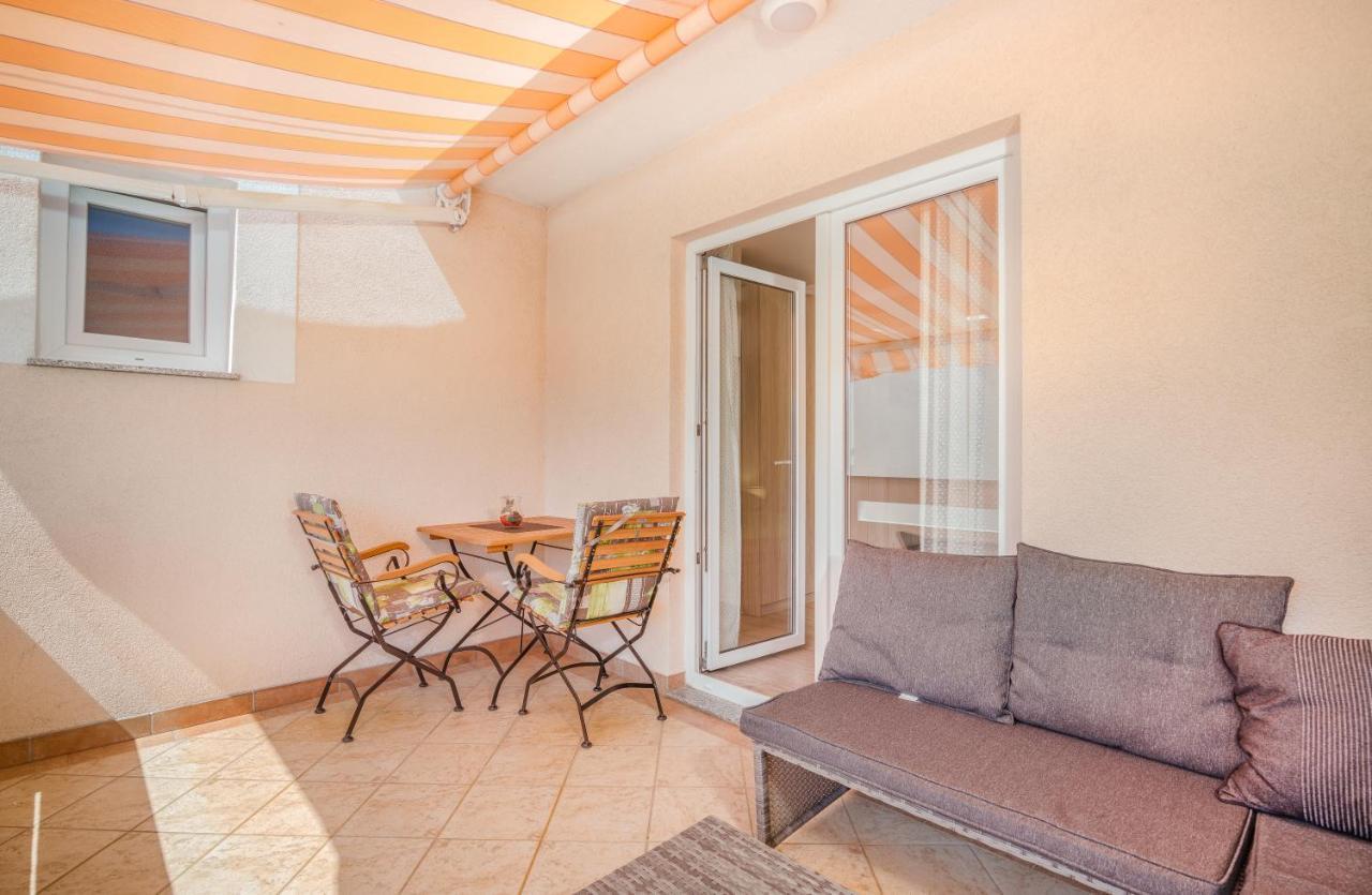 Apartment Stella Di Mare Krk Town Exteriör bild